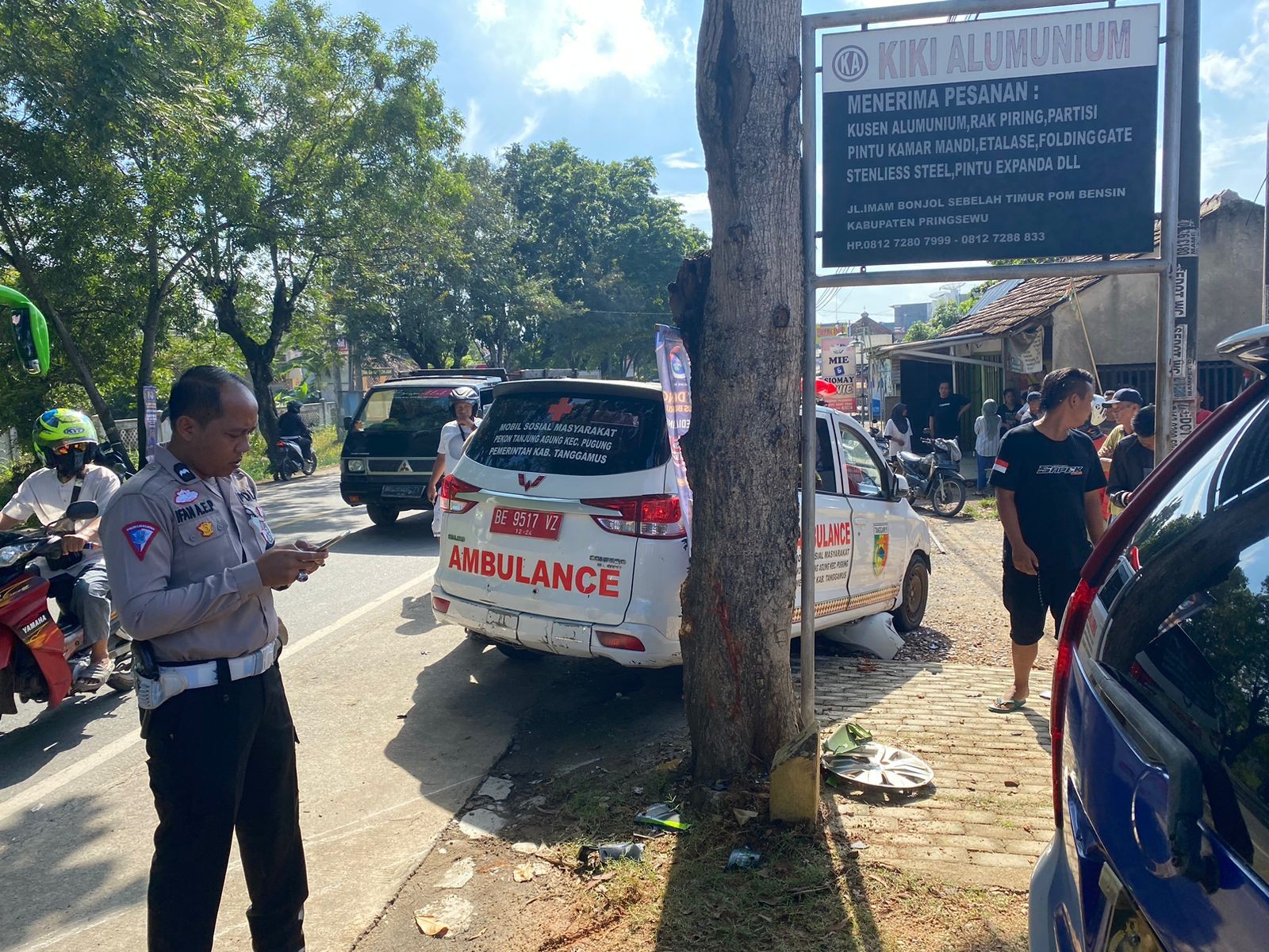 Ambulance dan Sepeda Motor Terlibat Kecelakaan di Jalinbar Pringsewu