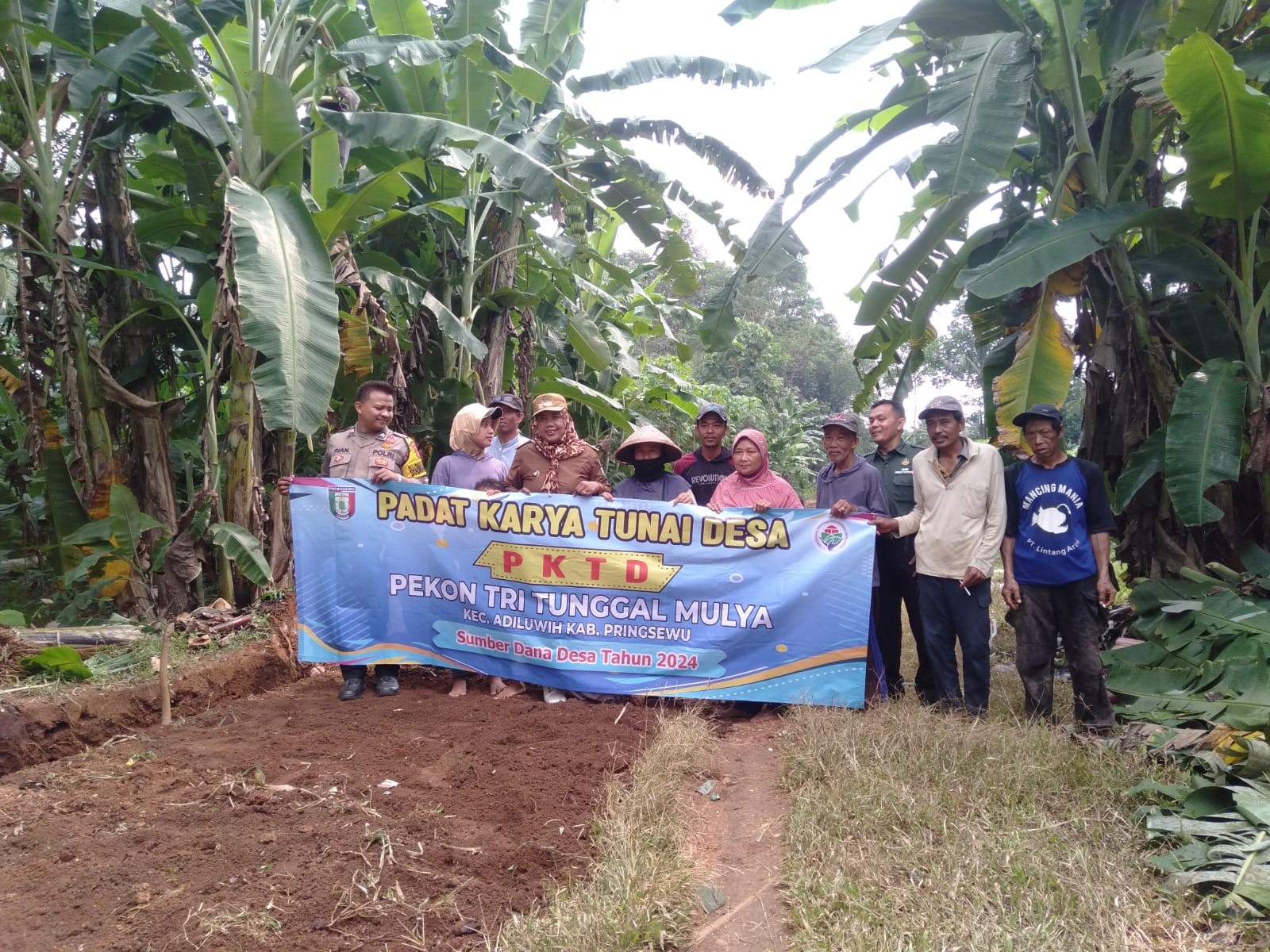 Mudahkan Akses Transportasi, Pekon Tri Tunggal Mulya Buka Badan Jalan Melalui PKTD 