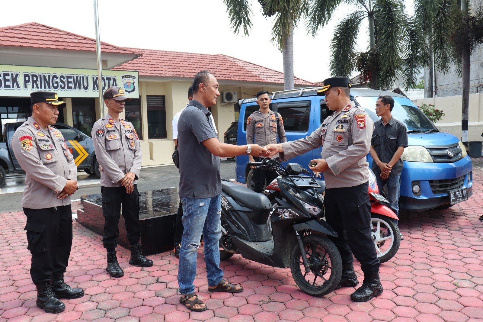 Polres Pringsewu Kembalikan Motor Dan Mobil Hasil Kejahatan Kepada Pemiliknya