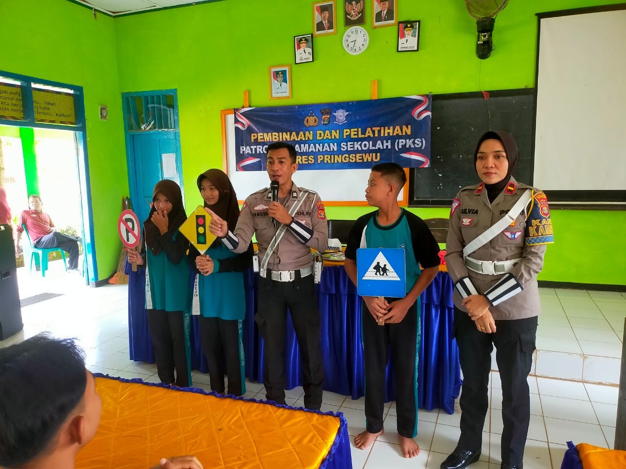 Satlantas Polres Pringsewu Gelar Pembinaan dan Pelatihan Patroli Keamanan Sekolah di SMPN 3 Gadingre