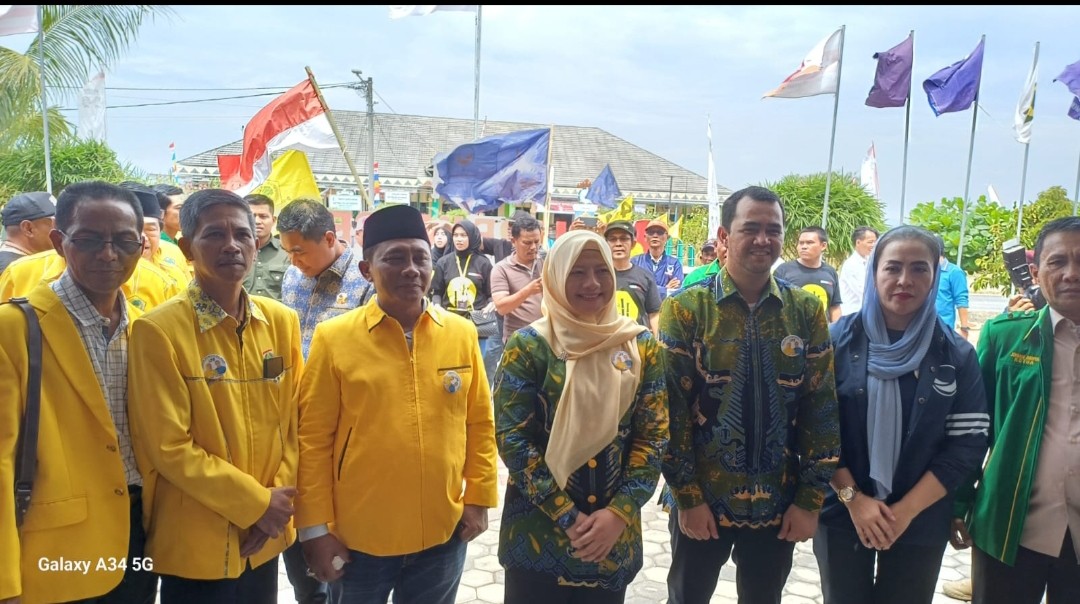 Rin-Win Mendaftar ke kpu Memastikan maju calon bupati dan wakil bupati pringsewu.