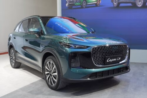 Mengintip Lepas L8: SUV Premium untuk Profesional Muda